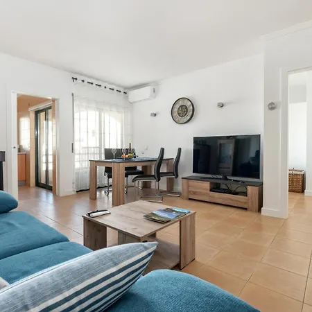 Homes Near Ocean & Lush Nature 500 M Away From The Ocean شقة