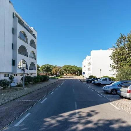 Homes Near Ocean & Lush Nature Guia (Faro)