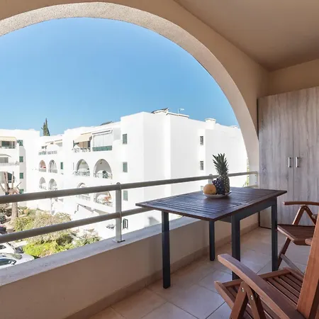 Homes Near Ocean & Lush Nature * Guia (Faro)