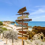 Homes Near Ocean & Lush Nature 500 M Away From The Ocean شقة *